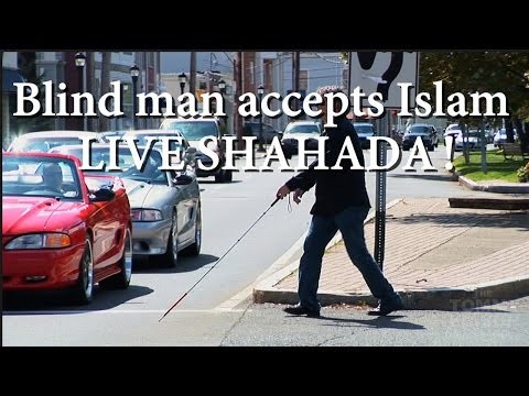 Intelligent Blind Man Sees with His Heart Accepts Islam